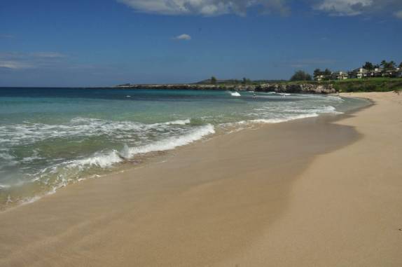 A belíssima praia de Oneloa Bay, em West Maui, no Havaí